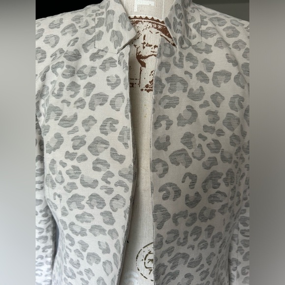 Armani Exchange animal printed women’s linen blend blazer size 4 - Picture 2 of 13